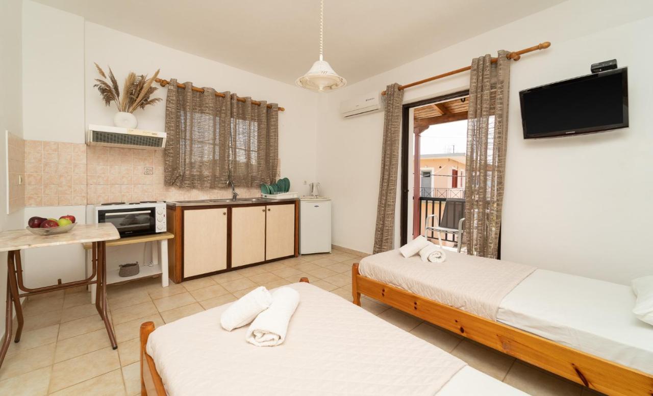 Tsimiklis Apartments Finikounta Exterior foto